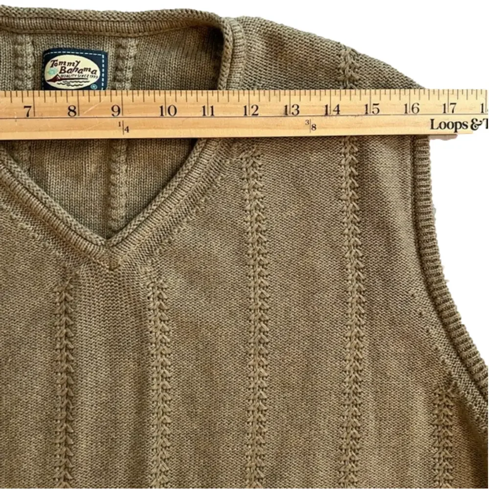 Tommy Bahama men’s tan v-neck cotton sweater vest, size XL. EUC